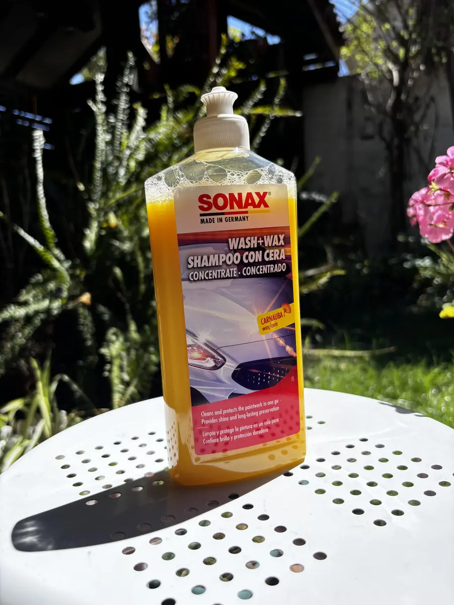 Shampoo con cera para autos Sonax